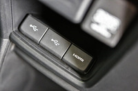 ホンダの次世代インターナビ（オプション）を選択した試乗車には、2つのUSBジャックとHDMI入力端子が備わる。