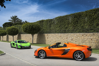 タロッコオレンジ（手前）とマンティスグリーン（奥）のほか、オーロラブルー、ストームグレーの計4色が新色として追加された。