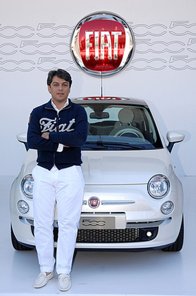 ルカ・デメオと「フィアット500」。
