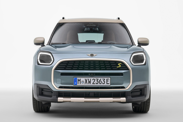  MINI カントリーマン（現行モデル）フロントグリル MINIカントリーマン 内装・外装など41枚 【画像・写真】 - webCG