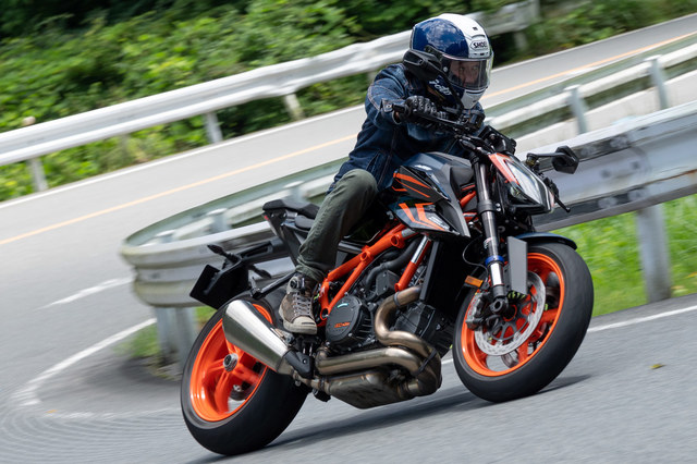 KTM 1290スーパーデュークR EVO（6MT）／1290スーパーデュークGT（6MT