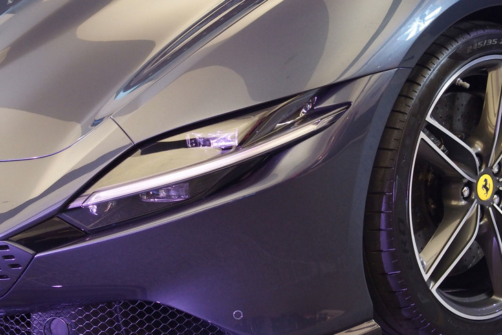 フェラーリ・ローマ（ヘッドランプ）