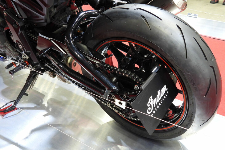 IMC Saitamaの牧野剛昌氏と、Pit-In American Motorcycleの樋口高利氏の手になる「インディアンFTR1200」。