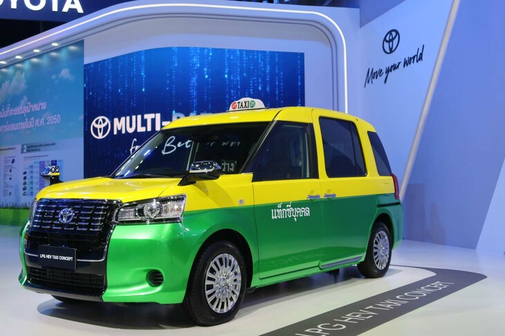 トヨタが披露した「LPG HEV TAXIコンセプト」。タイでは「THAI TAXI」を名乗ることになるのだろうか。
