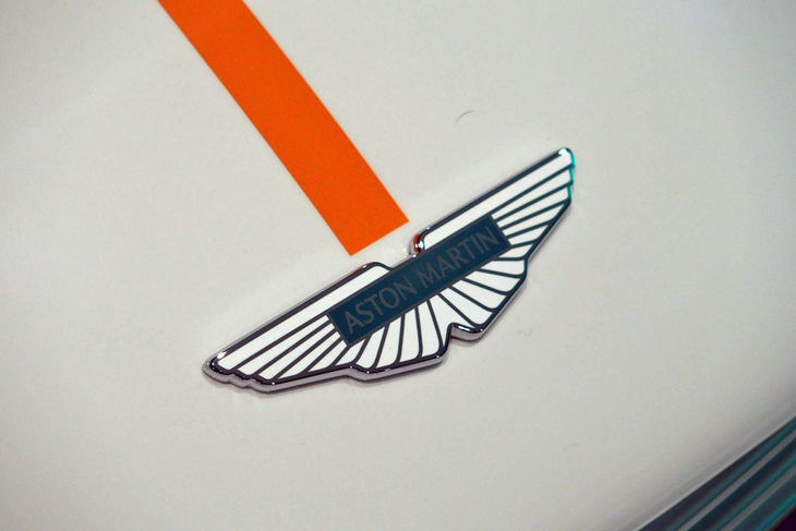 アストンマーティン・ヴァルハラ（フロントのエンブレム）