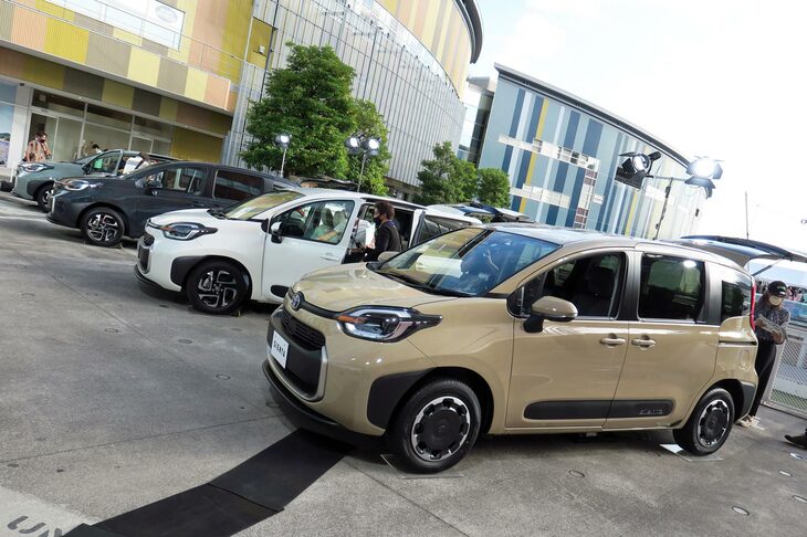 披露会の会場に展示された新型「トヨタ・シエンタ」。