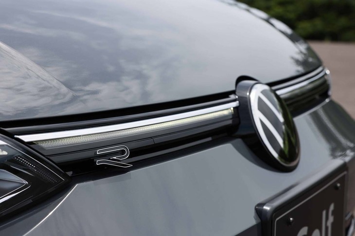 フォルクスワーゲン・ゴルフeTSI Rライン（「R」バッジ）