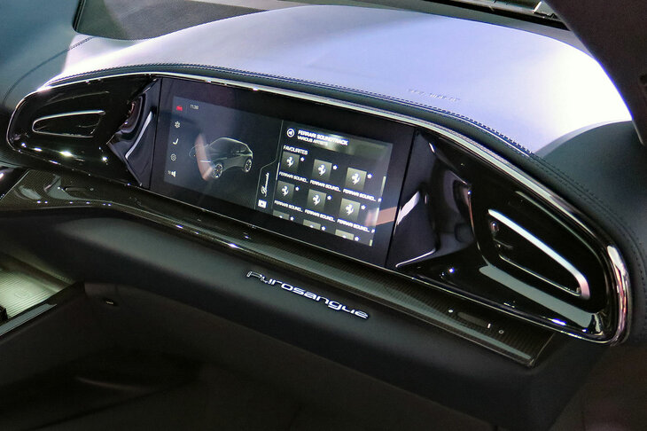 フェラーリ・プロサングエ（パッセンジャーディスプレイ）