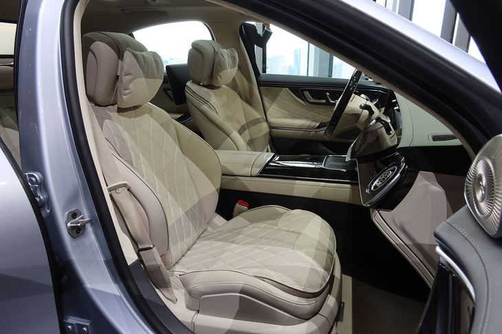 メルセデス・ベンツS450d 4MATIC（フロントシート）