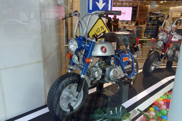 「モンキーZ50A」（1969年）。「Z50M」をフルモデルチェンジして発売したモデル。後輪ブレーキを足踏み式から手動式に変更、またタイヤを5インチから8インチへと大径化している。