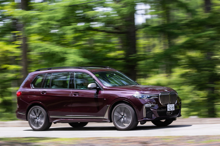 乾いた排気音を奏でる「Mスポーツエキゾーストシステム」を標準装備するが、街乗りのシーンではボリュームも抑えられており、静粛性は極めて高かった。