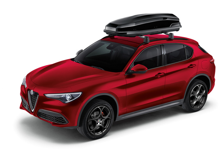 「ステルヴィオ」の「スポーツパッケージ」モデル。