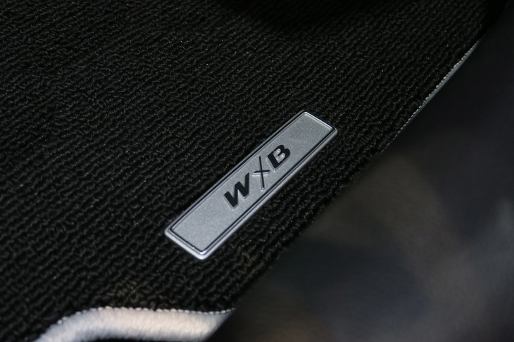 トヨタ・カローラ ツーリング ハイブリッドW×B（カーペット）