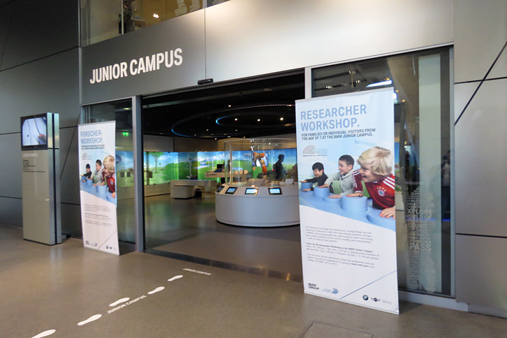 子供向けの体験学習コーナーである「JUNIOR CAMPUS」。夏休みの自由課題に最適……と書こうと思ったのだが、ドイツの小学校でも、夏休みの宿題に自由課題を出すのだろうか？