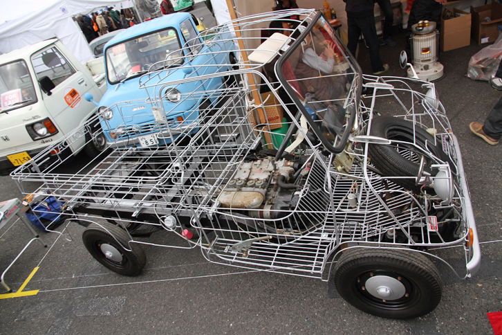 スケルトン状態の「ホンダT360」。現状では不動だが、次のステップとして実走行可能にするという。