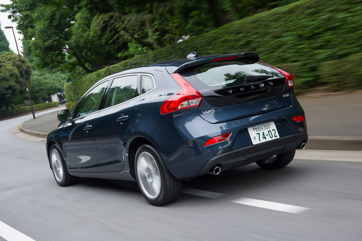 
	ボディーカラーは全6色。テスト車には新規設定色の「デニムブルーメタリック」が採用されていた。
	