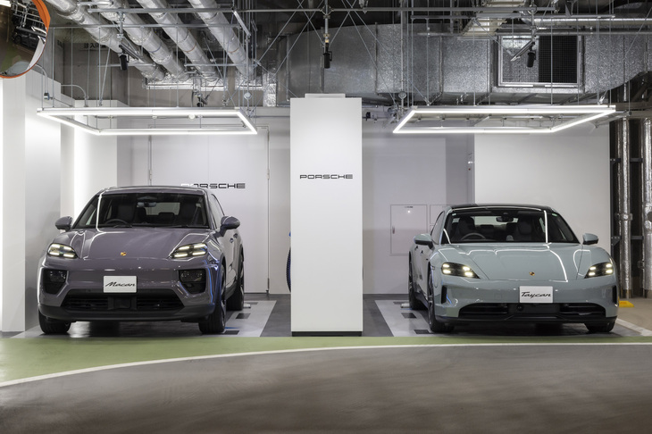 ポルシェの最新BEV「マカン」（写真左）と、BEV専用モデルとして2019年に日本導入がスタートした「タイカン」（同右）。