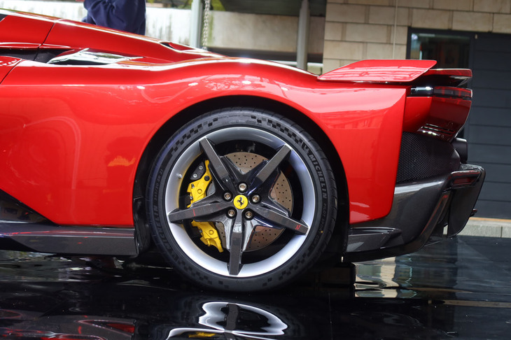 フェラーリF80（リアのフェンダーおよびホイール）