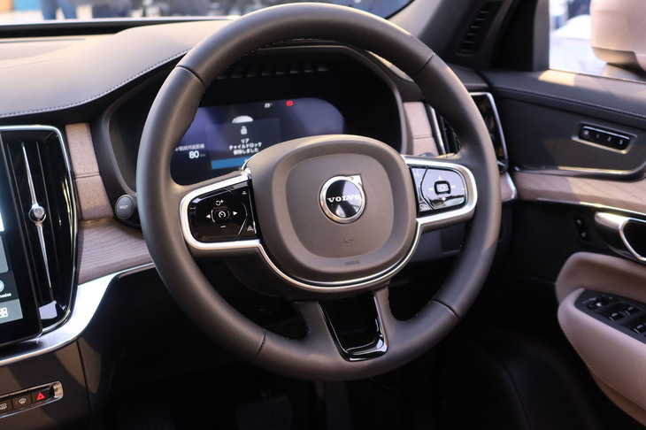 ボルボXC90プラスB5 AWD（ステアリングホイール）