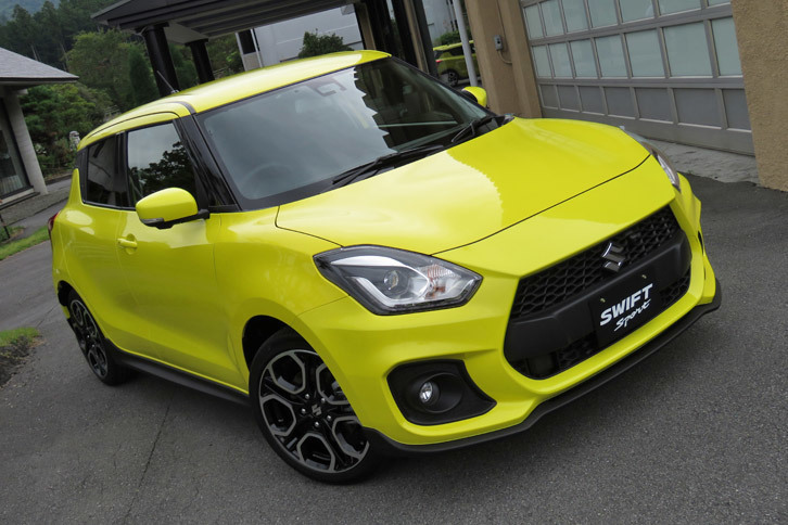 自動車ライター、沼田 亨さんの現在の愛車は「スズキ・スイフトスポーツ」。