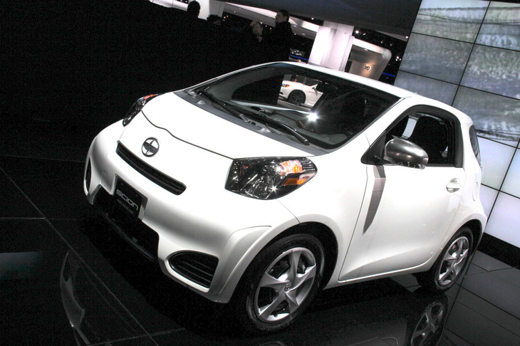 「iQ」の北米仕様は、かつてトヨタのいちブランドであったサイオンから販売されていた。2012年のデトロイトモーターショーで撮影。