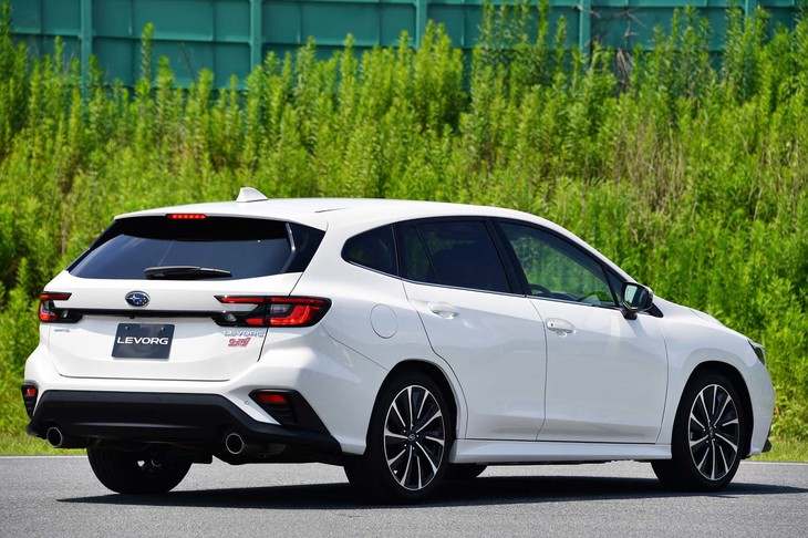 先代に比べ全長が65mm延長された新型「レヴォーグ」。1800mm以下の全幅と1500mmの全高は、国内の使用環境に配慮して守られた。