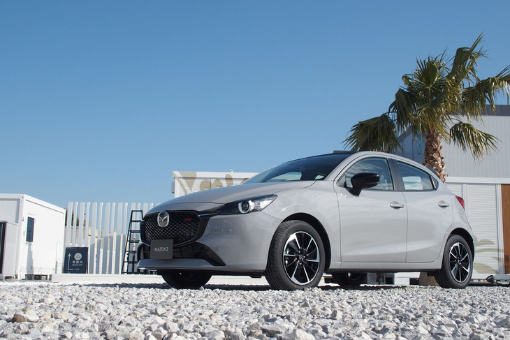 マツダ2 XDスポルト＋（海外仕様車のフロントビュー）