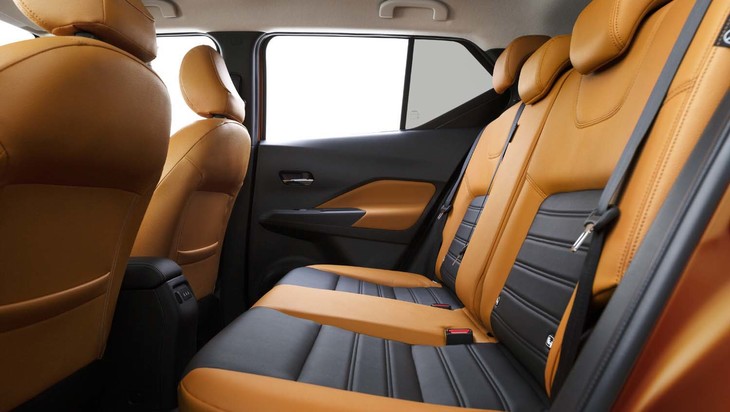 コンパクトとはいうものの、「キックス」の後席（写真）は広さが自慢。600mmのニールームと85mmのヘッドクリアランスが確保されている。