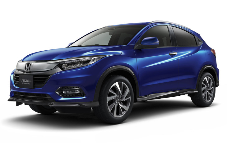 「ホンダ・ヴェゼル ツーリング・Honda SENSING」。ボディーカラーは新色の「プレミアムクリスタルブルーメタリック」。