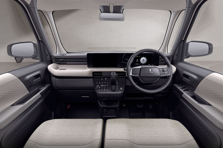 新型「eKスペース」のインストゥルメントパネル。