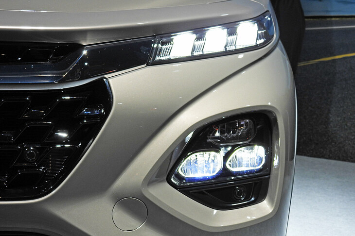 スズキ・フロンクス（ヘッドランプ）