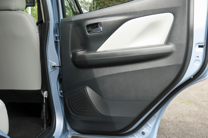 三菱eKクロスEV P（リアドアインナーパネル）