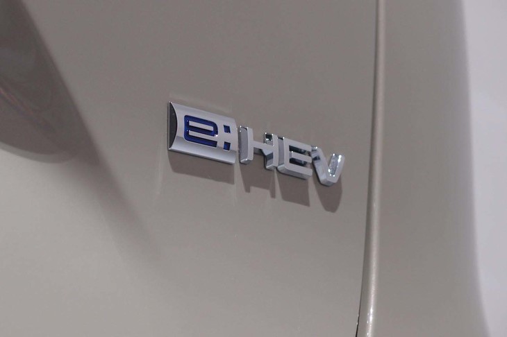 ホンダ・ヴェゼルe：HEV PLaY（リアの「e：HEV」エンブレム）