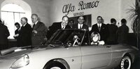 1966～1969年の初代「アルファ・ロメオ・スパイダー」披露のときと思われる写真。