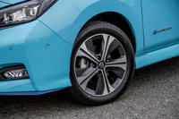 テスト車のタイヤサイズは215/50R17 。「ダンロップ・エナセーブEC300」が装着されていた。