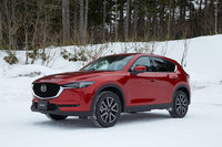 ボディーサイズについては、従来モデルより全長が5mm伸びた一方で、全高は15mm低められている。全幅とホイールベースについては従来モデルと変わらず。