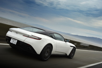 信頼性について、ちょっと不安なウワサのあるアストンマーティン。購入後には泥沼が待ち受けているかもしれないが……そこはカーマニアの情熱で乗り切ろう！