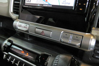 4WD車には走行モード切り替え機構が装備される。