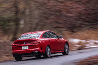 「M235i xDriveグランクーペ」の燃費値は、JC08モードで14.4km/リッター、WLTCモードで11.9km/リッターと発表されている。