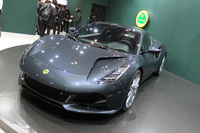 ロータスの正規輸入元であるエルシーアイは、東京オートサロンの会場で新型スポーツカー「エミーラ」を日本初公開した。
