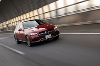 ボディーカラーは、試乗車の「ヒヤシンスレッド」を含む全10色。ただし、「ポーラーホワイト」を除く9色はいずれも有償オプションとなる。