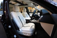 「エクスクルーシブモダン」と「プレミアムモダン」には、ピュアホワイトのナッパレザーシートが装備される。