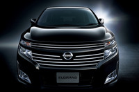 日産、新型エルグランドの内外装を公開