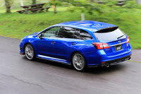 「レヴォーグ1.6STI Sport EyeSight」のSTIパフォーマンスパーツ装着車。「ルーフエンドスポイラー」は、3万9960円のオプション。