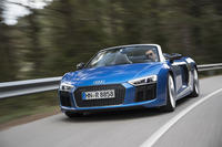 電動パワーステアリングのギア比は可変式。速度に応じて10.0から17.5までの間で変化する。