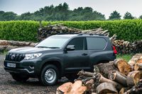 ランドローバーのおひざ元、イギリスで販売される「トヨタ・ランドクルーザー コマーシャル」。