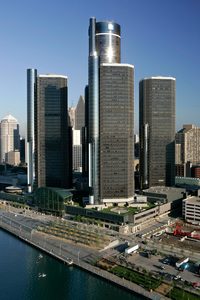 GMの本社が位置する、ミシガン州デトロイトのGMルネサンスセンター。フォードとの競争を制して後、GMは長年にわたり世界の自動車産業をリードする存在であり続けた。