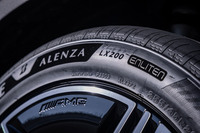 「アレンザLX200」は、ブリヂストンの商品設計基盤技術「ENLITEN（エンライトン）」を用いることで、高い快適性と運動性能、環境性能を実現。ブリヂストンは順次、市販向けタイヤにこのエンライトンを採用していくとしている。