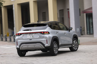 足まわりはフロントがストラットでリアがトーションビーム（4WD車も同じ）。日本仕様のために設定したという4WD車はもちろん、FF車も日本の事情に合わせてセッティングを最適化している。