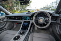 内装にはオプションで「レザーフリーインテリア」を用意。走行時のカーボンフリーに加え、使用素材においても環境負荷の低減が図られている。